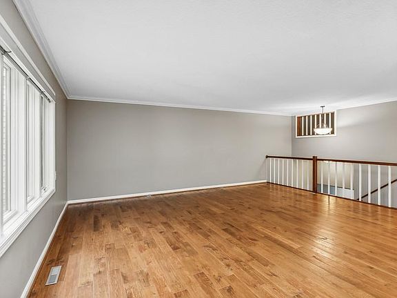 5th image of 69 Garden Dr