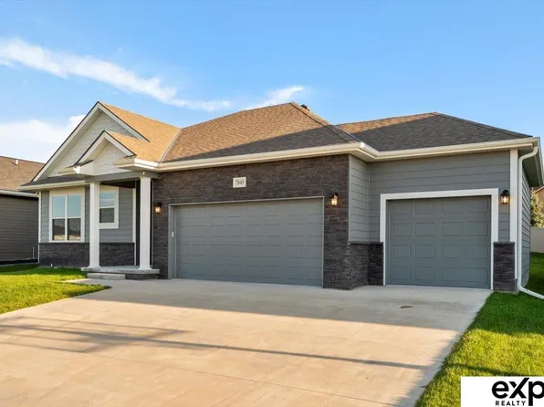 7845 Patrick Ave, Lincoln, NE 68516