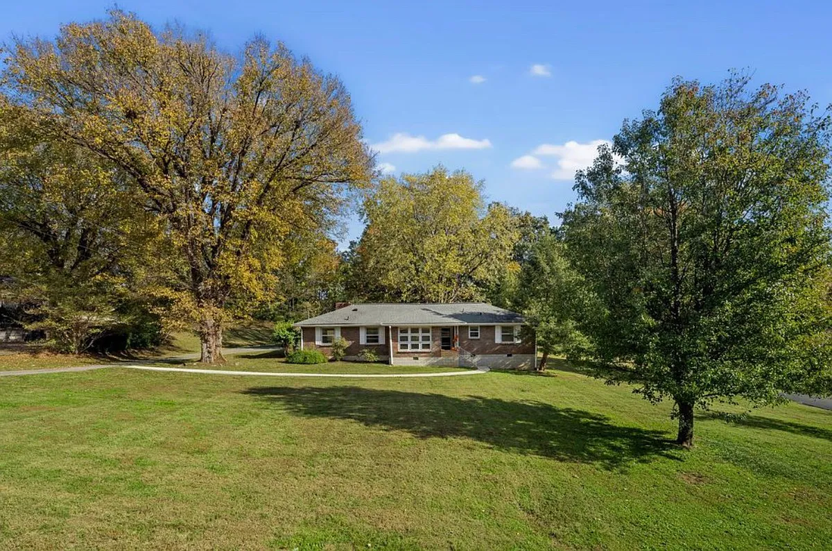Building Photo - 313 Emery Dr