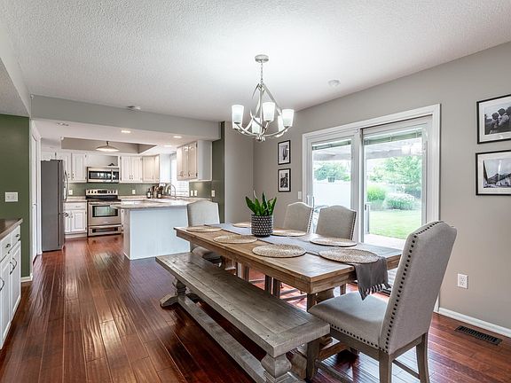 4th image of 8921 Hickory Knoll Blvd