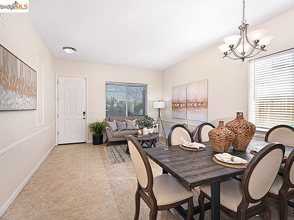 4th image of 3920 Finch Dr