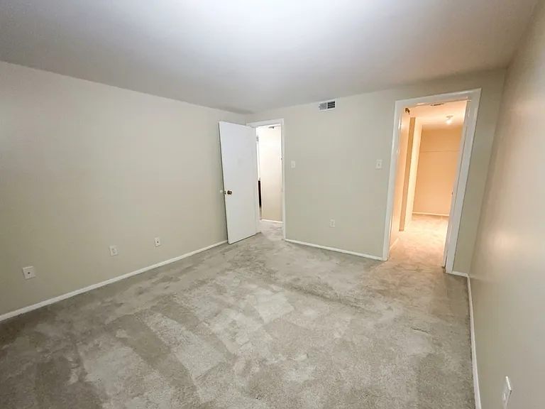 1404 Bradley Dr #B-213 — Photo 5