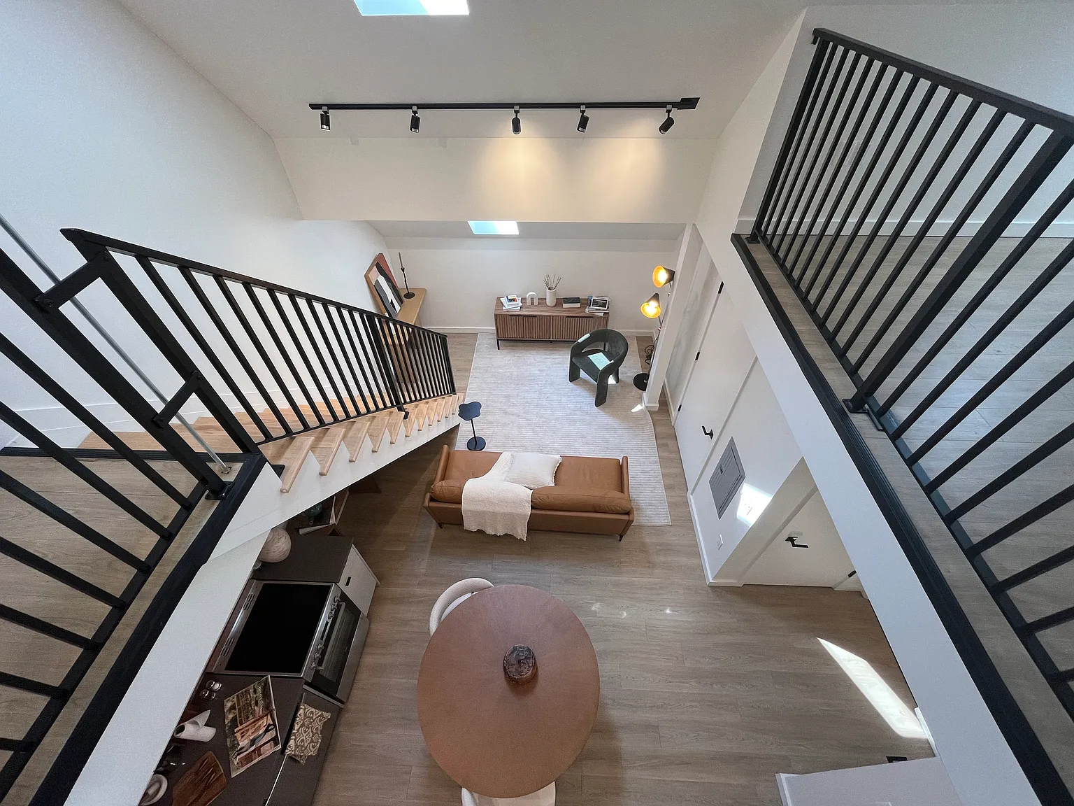 2 bed, 1100 sqft, $3,550 — Photo 1