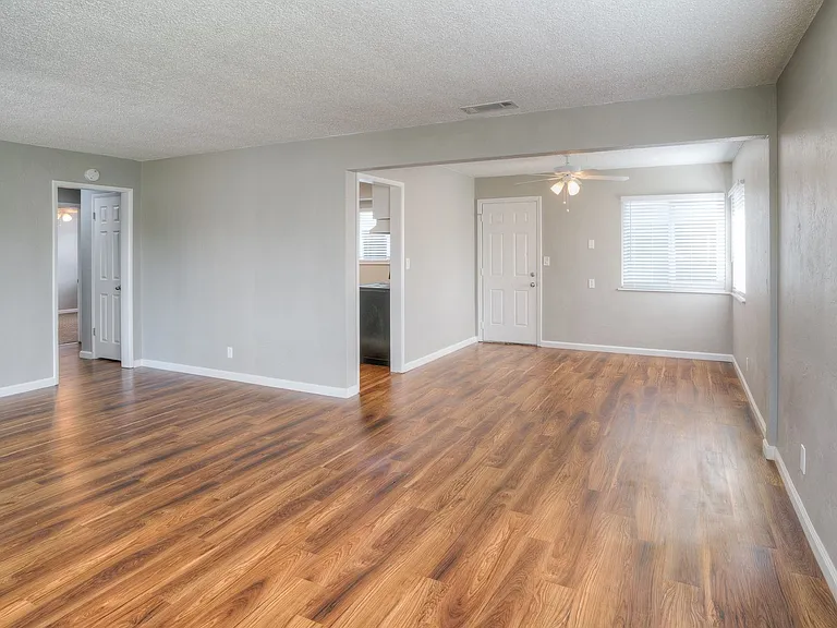 Phoenix Apartments — Photo 30