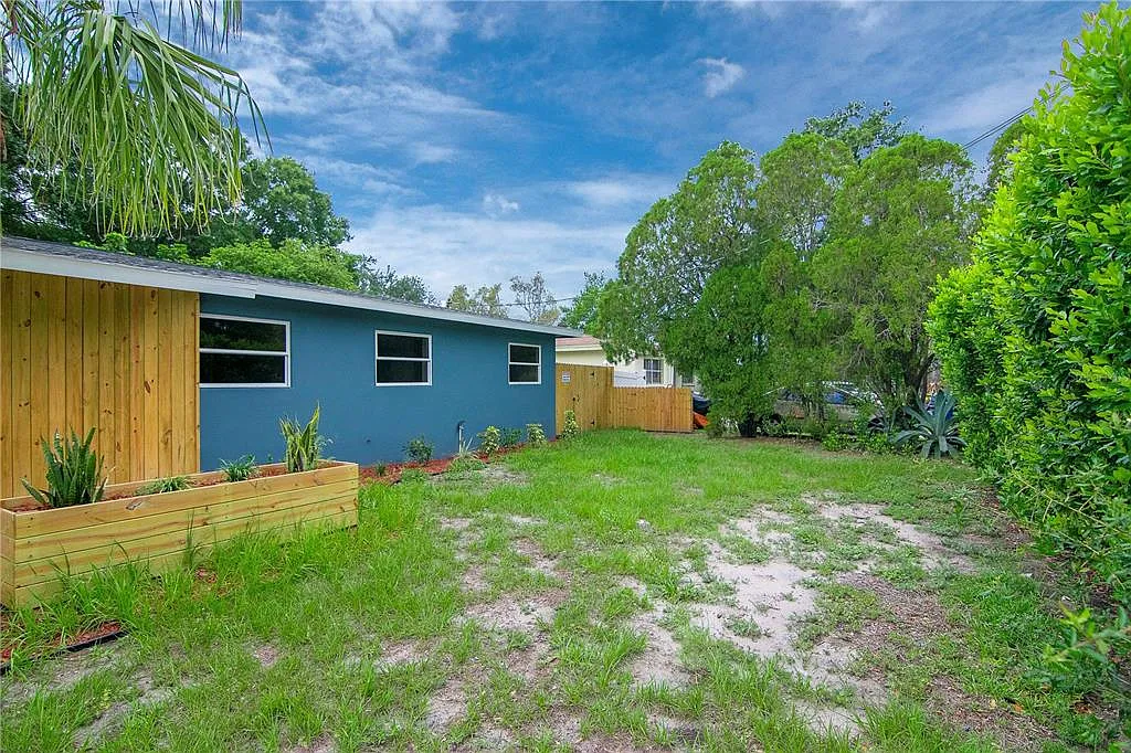 5 bed, 2.0 bath, 1416 sqft, $2,800 — Photo 4
