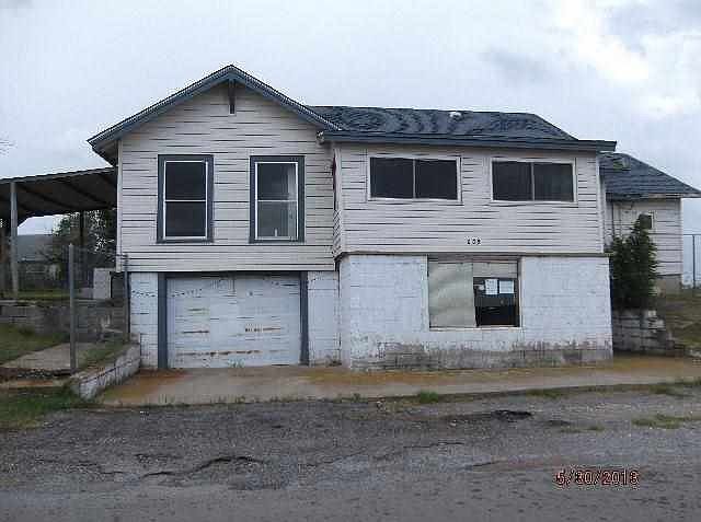 1st image of 608 Town East Ash St