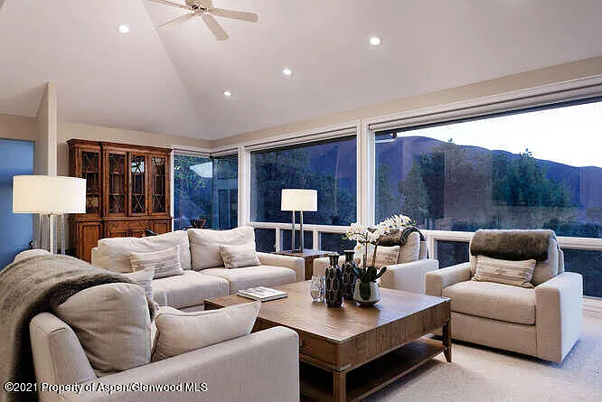 571 Booth Ln — Photo 14