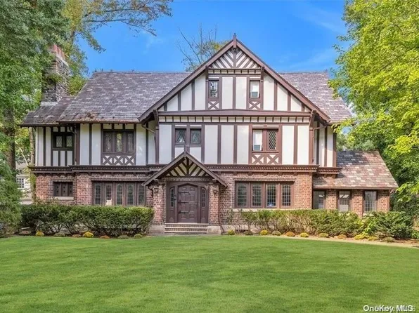 67 Arleigh Road, Great Neck, NY 11021