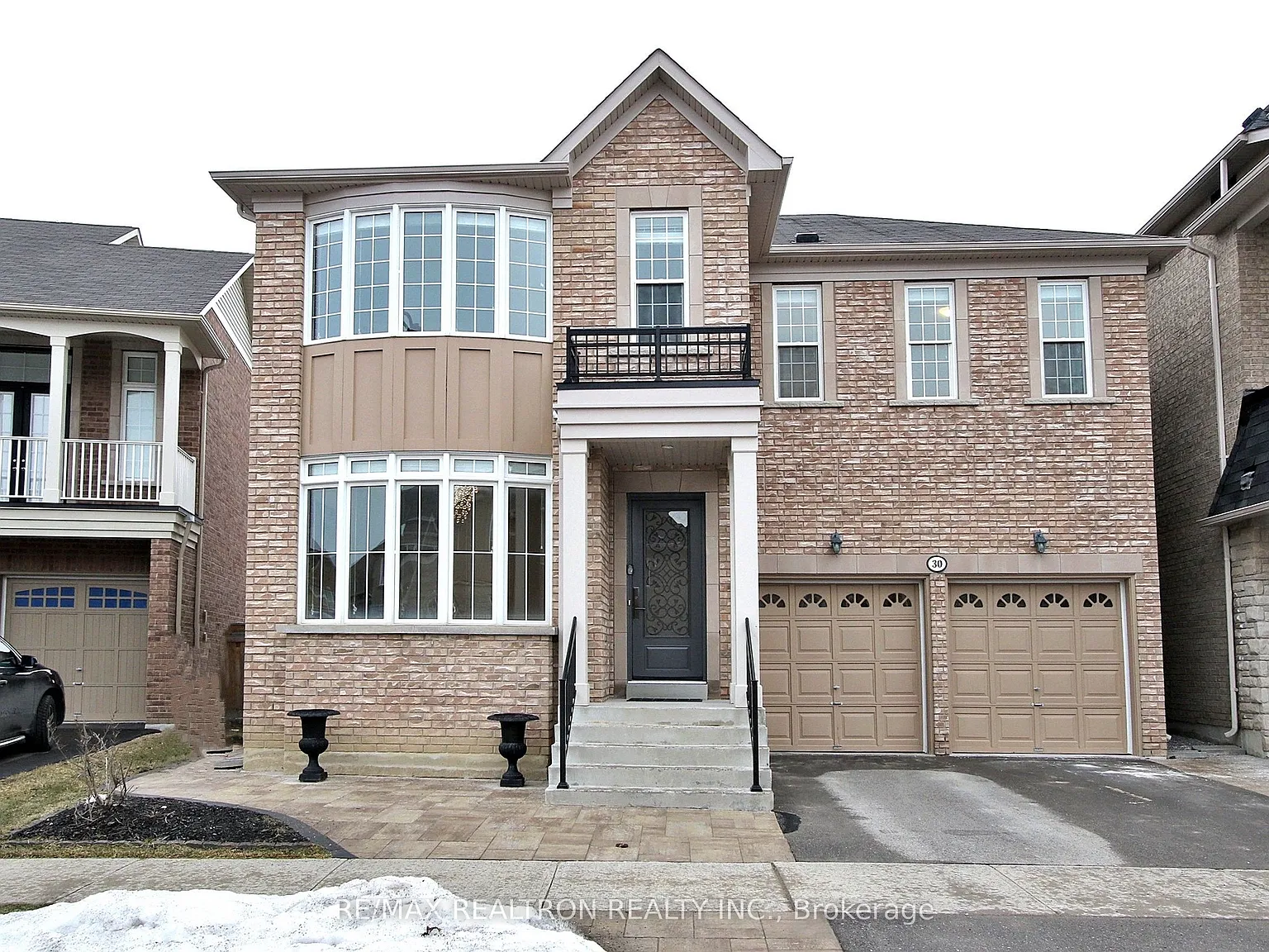 6 bed, $5,200 — Photo 1