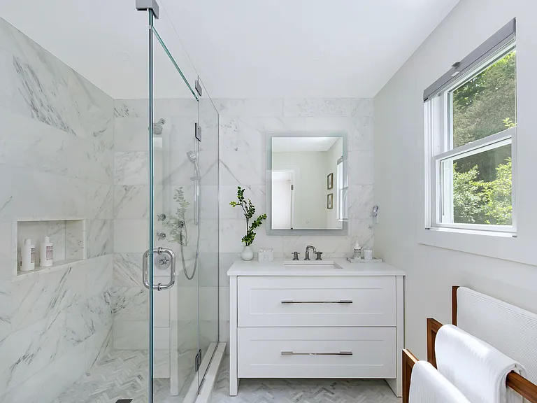 202 Pantigo Rd — Photo 16