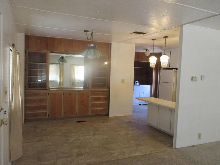 848 S Lyon Ave — Photo 6