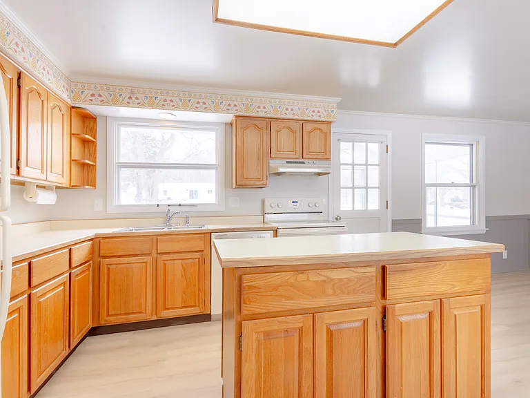 1 Larkspur Ln — Photo 9