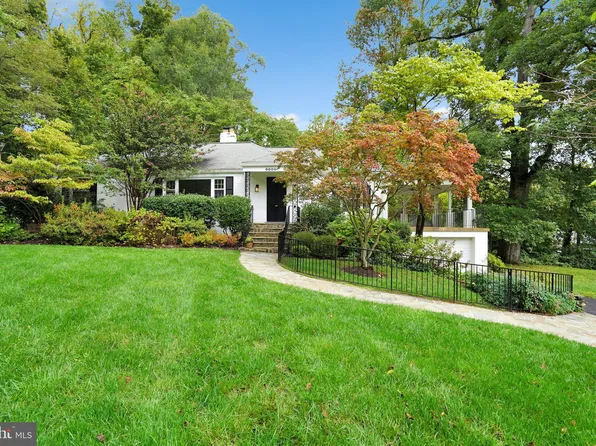 1600 Hollindale Dr, Alexandria, VA 22306