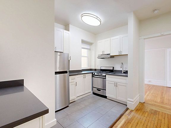 2nd image of 426 Ellis St #504