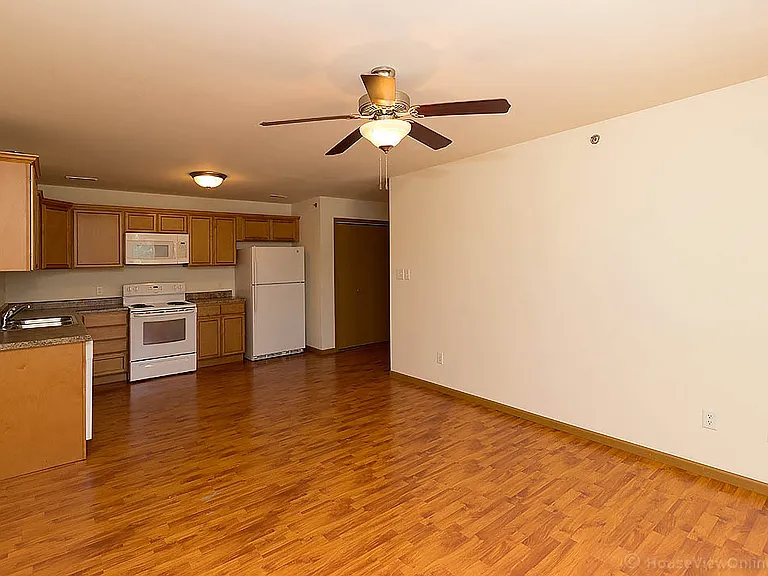 915 N Frederick St — Photo 4