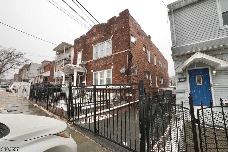 1st image of 99 Grafton Ave