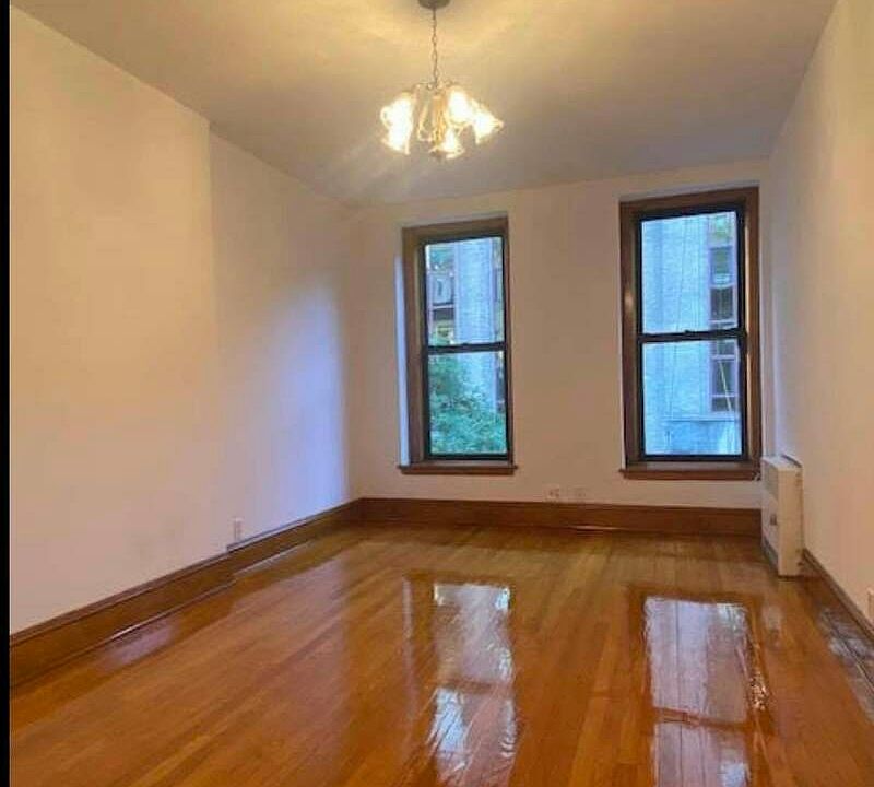 1st image of 138 W 70th St #3