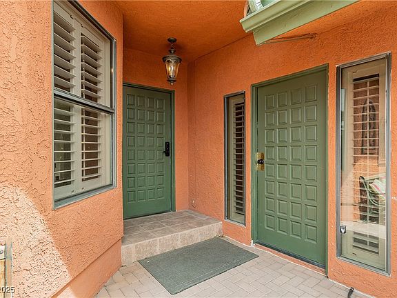 3rd image of 5323 Taravilla Cir