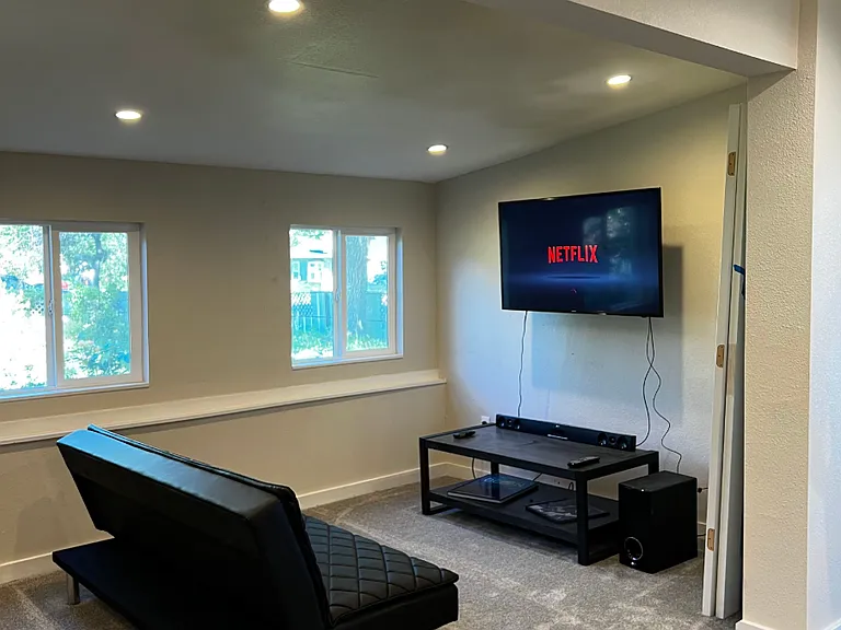 1401 Ames St #B — Photo 8