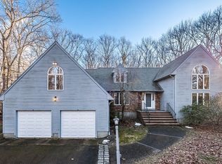 200 Stoney Lea Rd, Dedham, MA 02026