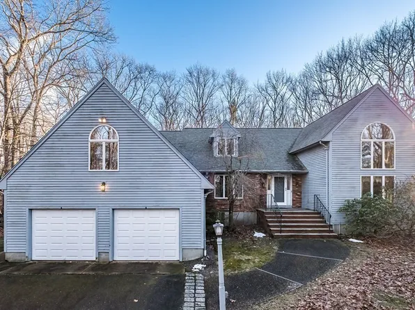 200 Stoney Lea Rd, Dedham, MA 02026