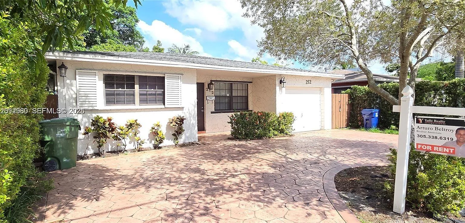 Town Of Hallandale B-13 — Photo 2