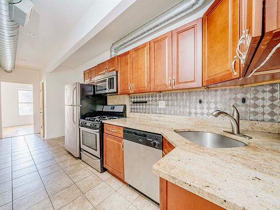 4th image of 289 Pleasant Ave APT 2