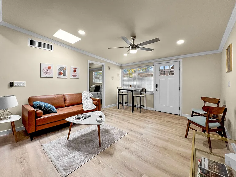 Earll6644 — Photo 12