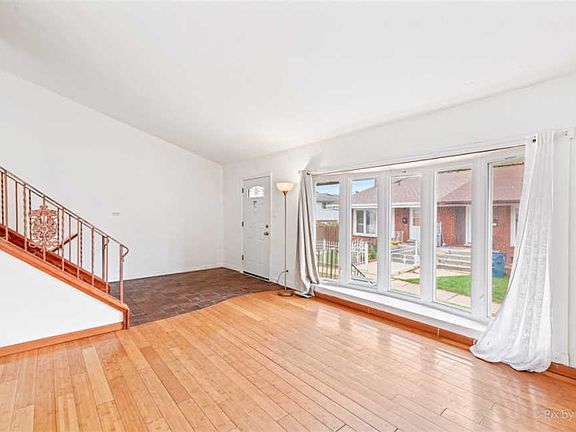 5th image of 8928 Robin Dr APT B