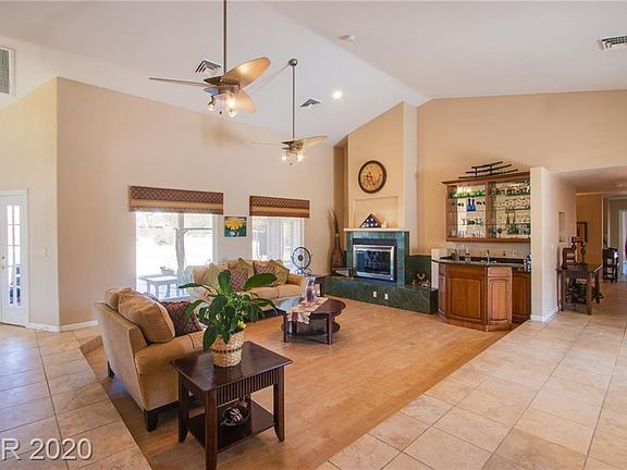 4th image of 6780 N Torrey Pines Dr