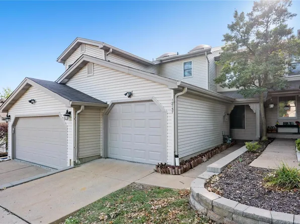 12157 Autumn Lakes Dr, Maryland Heights, MO 63043