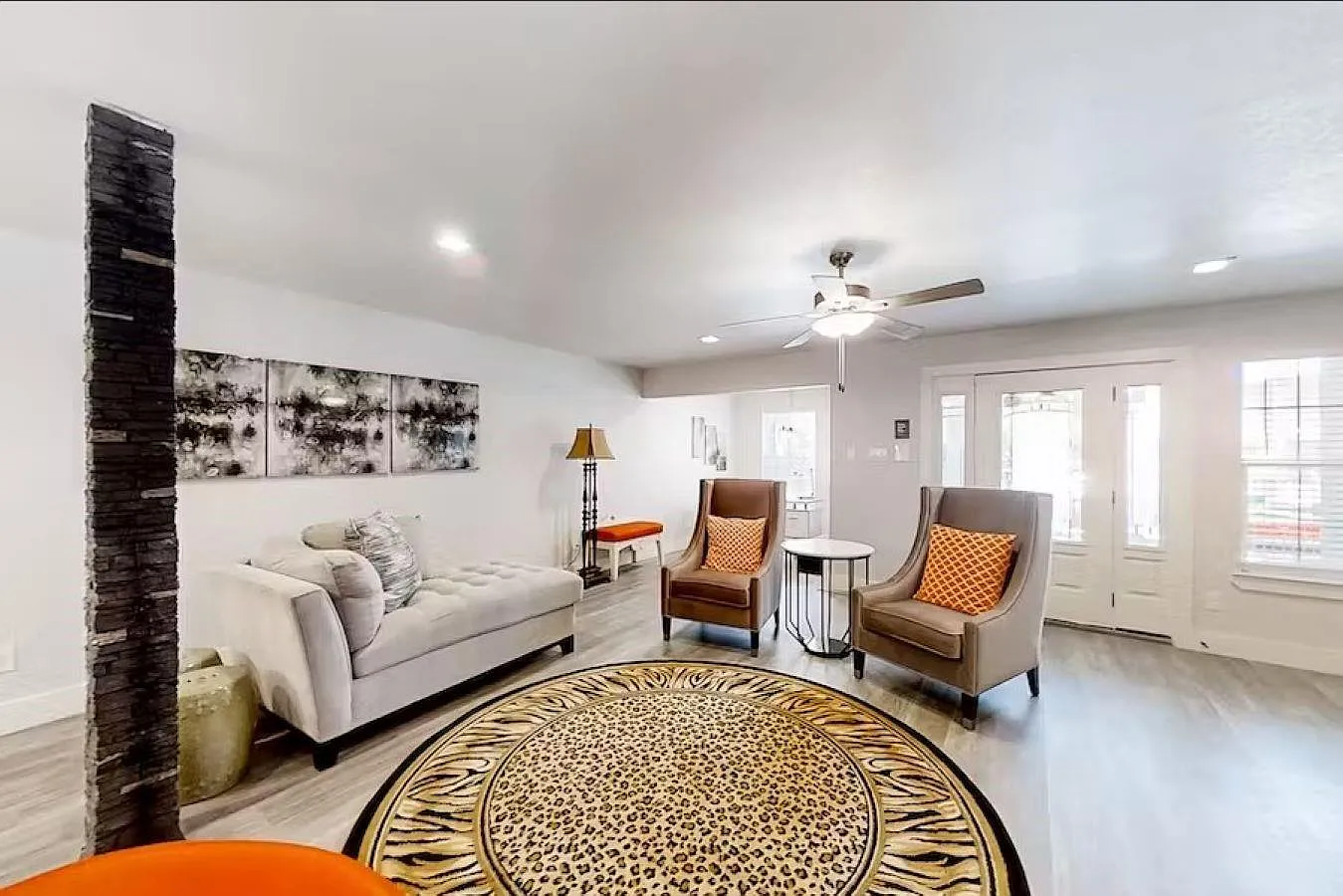3 bed, 3.0 bath, 2400 sqft, $2,700 — Photo 3