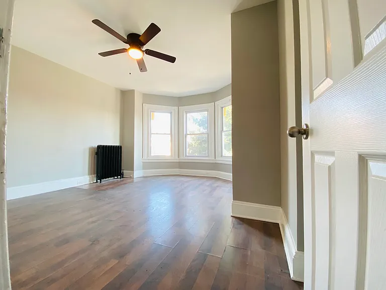 205 Chain St — Photo 4