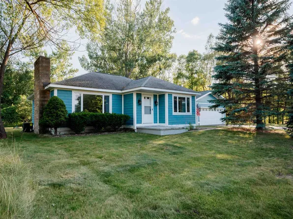 5744 E Duck Lake Rd, Lake Leelanau, MI 49653