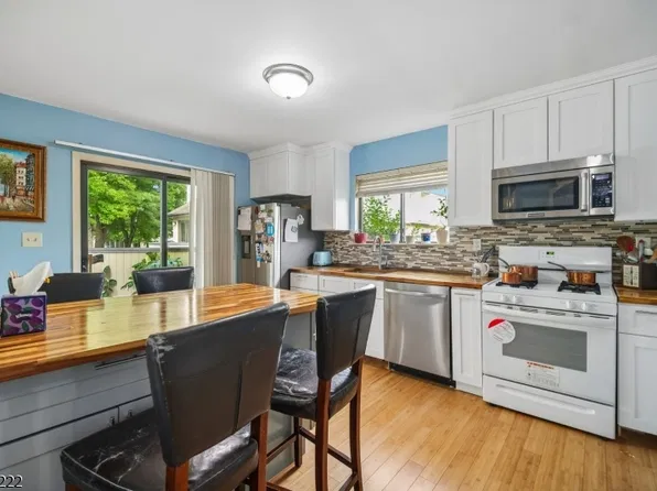 177 Locust Ln, Basking Ridge, NJ 07920