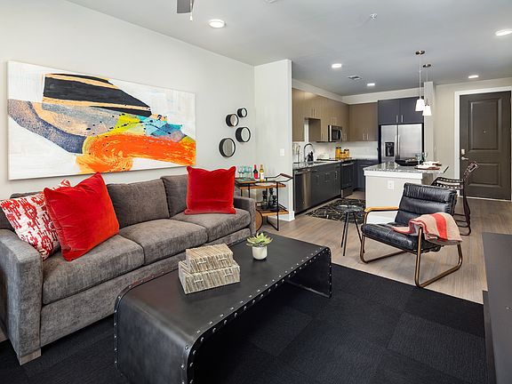5th image of 915 Glenwood Ave SE #3376150