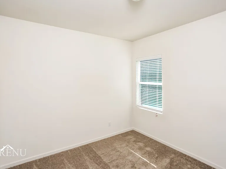 692 Wellington Dr — Photo 27