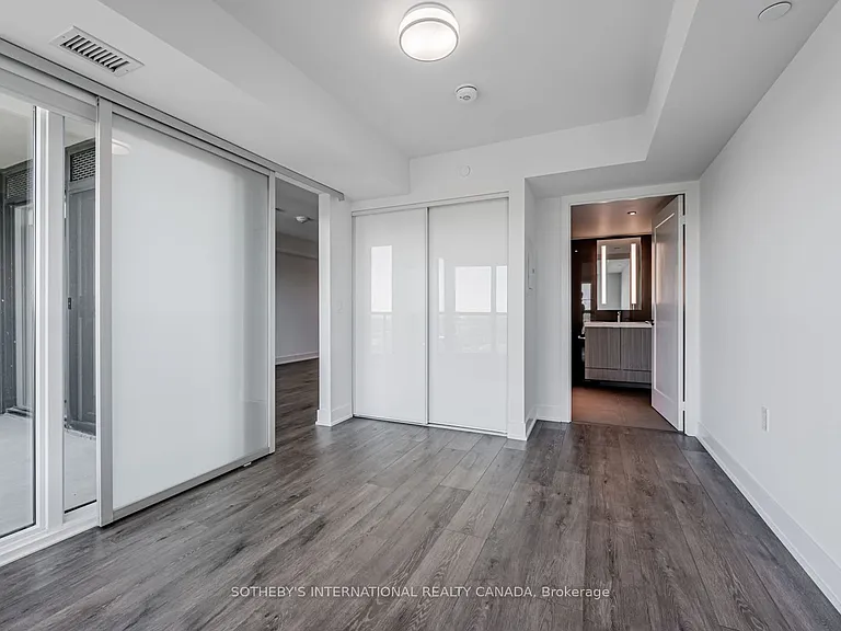 585 Bloor St E #2124 — Photo 11
