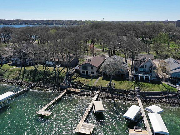 3rd image of 2602 Okoboji Blvd