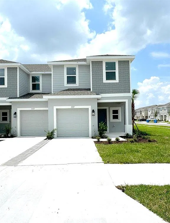 3 bed, 2.5 bath, 1553 sqft, $2,300 — Photo 3