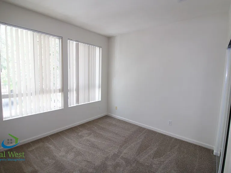3158 Regency Ave — Photo 9