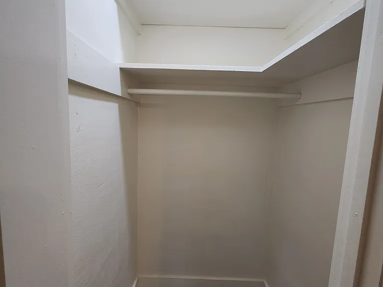 401 N Cherry St — Photo 36