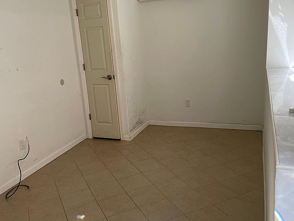 4th image of 242 Wellbrook Ave #0