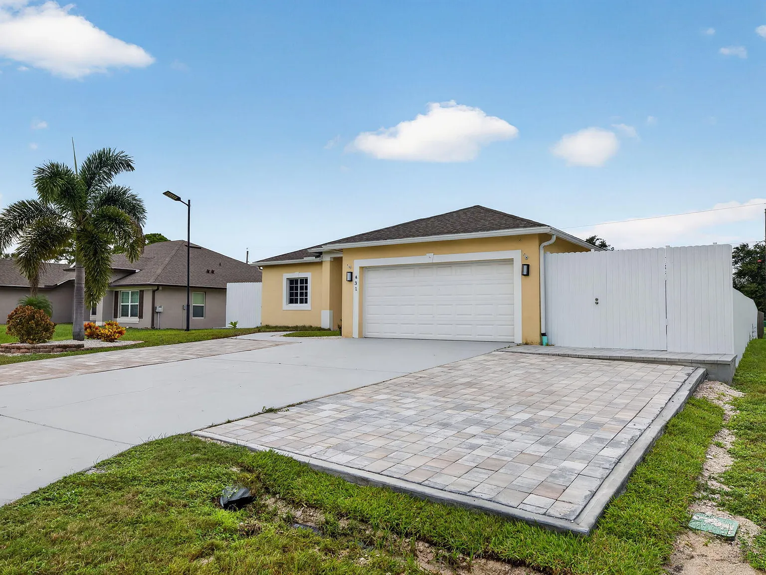 4 bed, 2.0 bath, 1852 sqft, $3,200 — Photo 2
