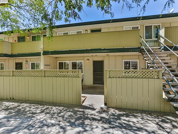 3rd image of 3015 Los Prados St APT 113