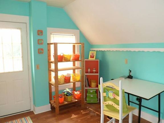 5th image of 416 Giddings Ave