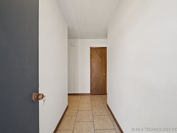 5th image of 126 Birch Dr