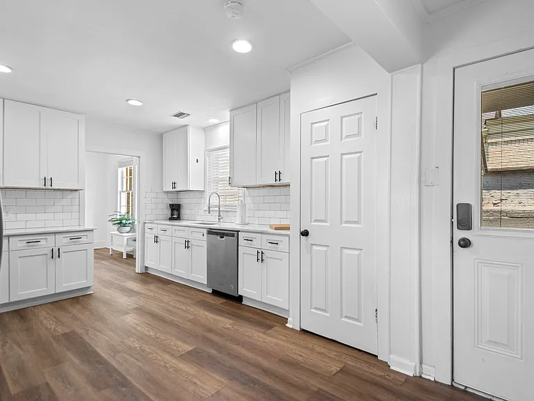 1801 N Polk St — Photo 29