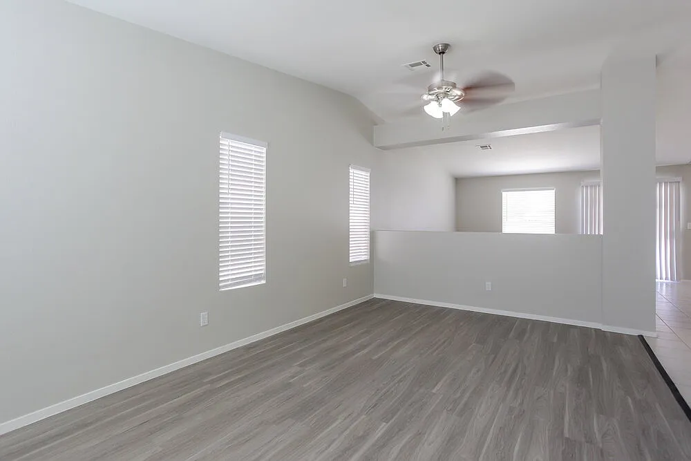 4 bed, 2.0 bath, 1594 sqft, $2,105 — Photo 4