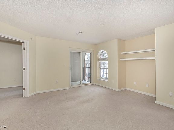 5th image of 220 Fox Hollow Dr APT 104
